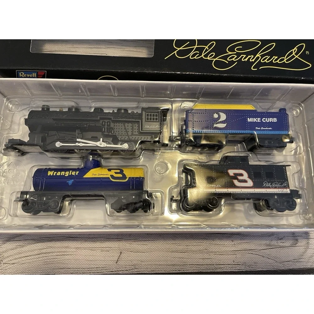 Revell NASCAR H.O. Scale Train Collection Dale Earnhardt 1996 First Edition